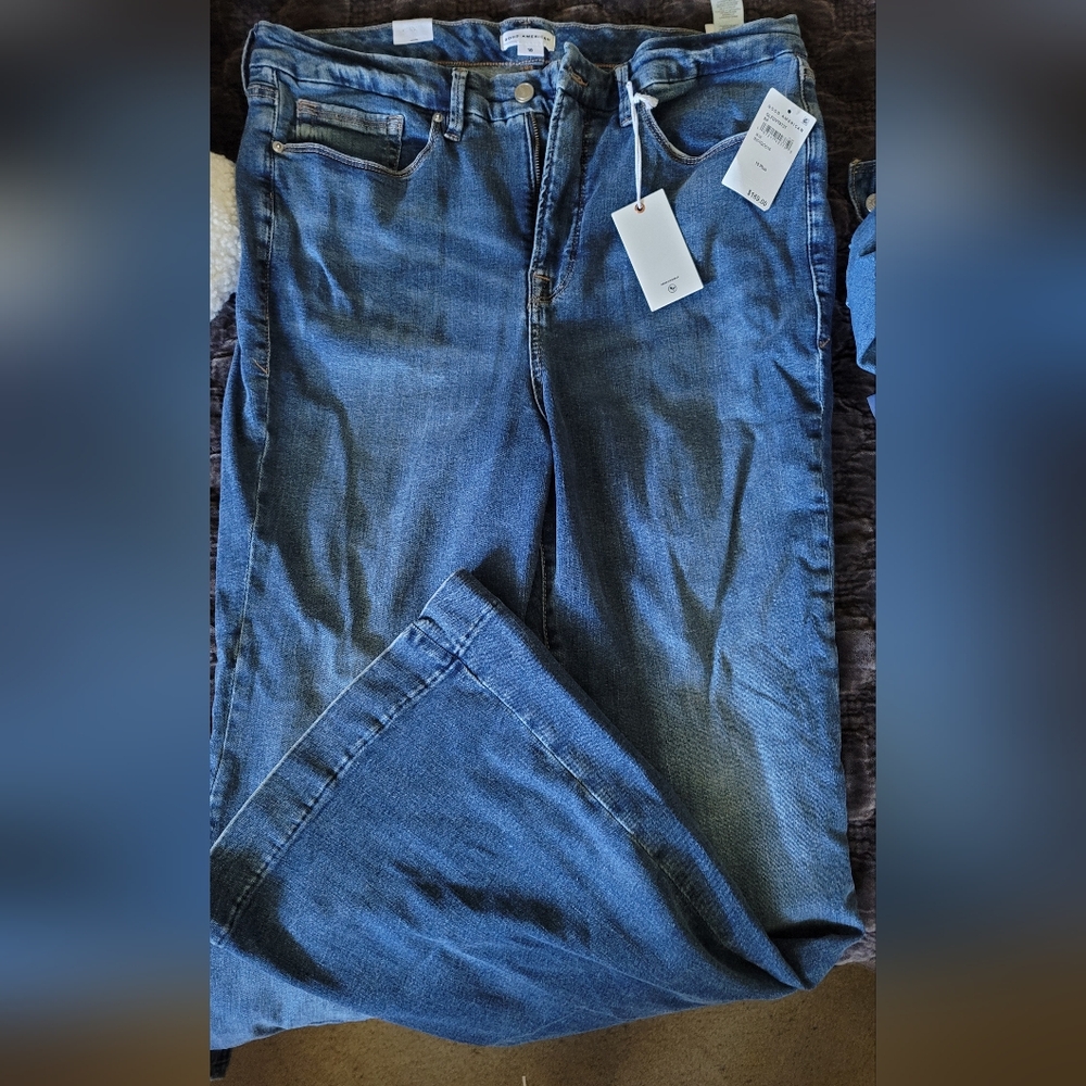 NWT Good American Flare Jeans.